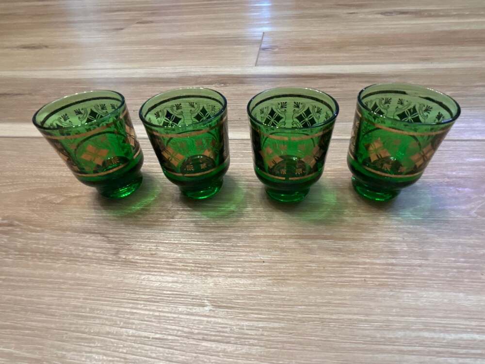 Set of 4 Vintage Mid-Century Italian Empoli Green and Gold Moorish Shot Glasses